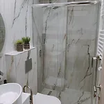 Apartment Luxe Boutique With Balcony *