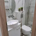 Apartment Luxe Boutique With Balcony