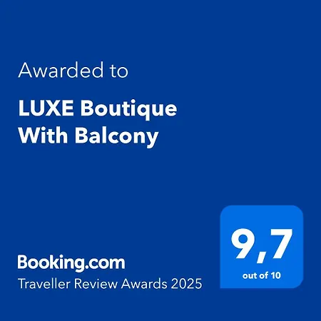 Luxe Boutique With Balcony Lägenhet