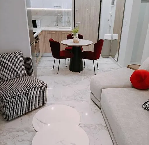 Luxe Boutique With Balcony