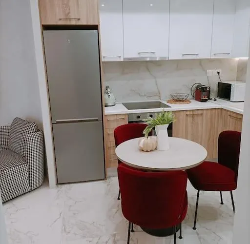شقة Luxe Boutique With Balcony *